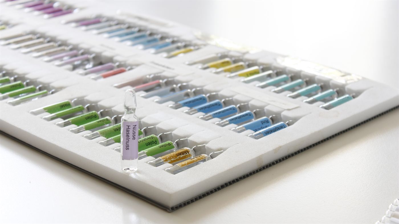 Testampullen für die Bioresonanz-Behandlung in einer Sortierbox